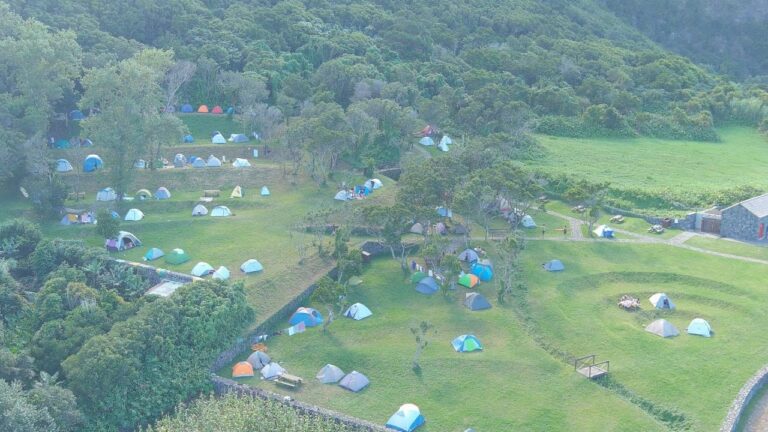 Explorando o Parque Aventura S&atilde;o Jorge: Divers&atilde;o e Aventura na Natureza