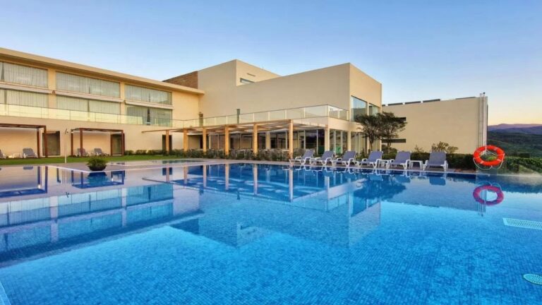 Hotel Aqua Mondim: Luxo à Beira do Rio